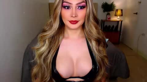 QUEEN SUSSIE BROWN online show from January 13, 2026, 2:50 am