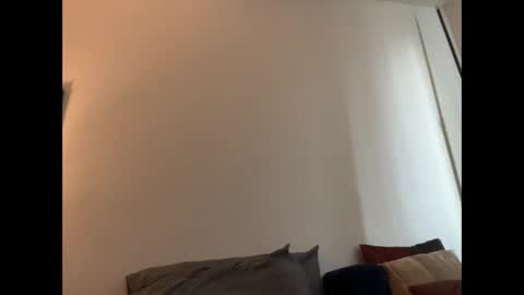 i o ro online show from December 23, 2024, 10:12 pm