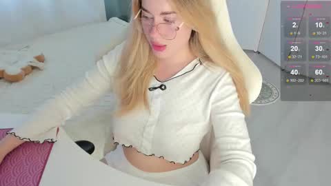 HiI am  EvaPVT is open  online show from October 13, 2025, 6:46 am