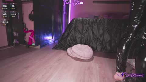       online show from October 25, 2025, 12:18 am