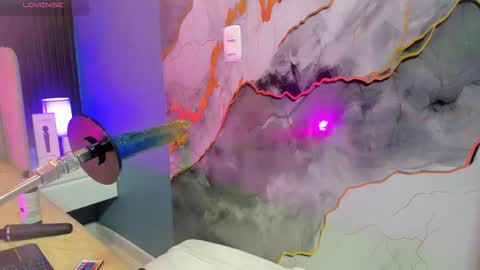 Gema online show from December 18, 2025, 2:39 am