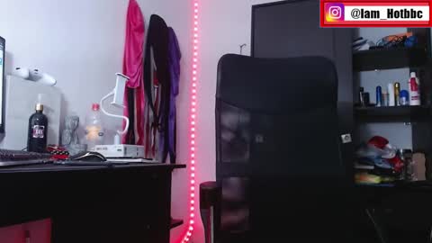 Snapshot of iam_hotbbc chatting on February 9, 2025, 5:40 am Mr H Independent model online show from February 9, 2025, 5:40 am