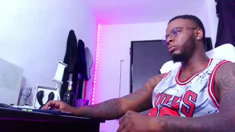 Snapshot of iam_hotbbc chatting on September 12, 2025, 3:39 am Mr H Independent model online show from September 12, 2025, 3:39 am