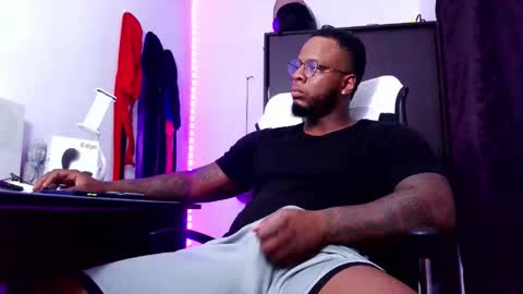 Snapshot of iam_hotbbc chatting on September 16, 2025, 3:29 am Mr H Independent model online show from September 16, 2025, 3:29 am