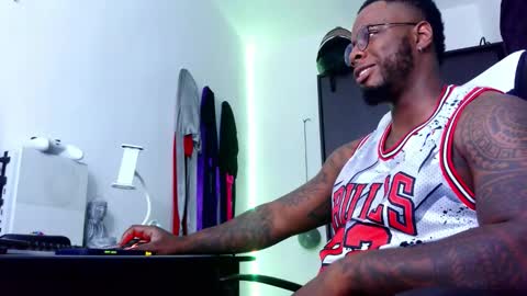 Snapshot of iam_hotbbc chatting on September 22, 2025, 2:02 am Mr H Independent model online show from September 22, 2025, 2:02 am