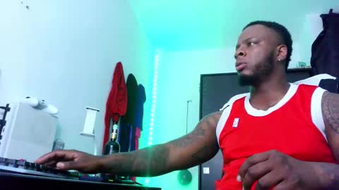 Snapshot of iam_hotbbc chatting on October 2, 2025, 3:13 am Mr H Independent model online show from October 2, 2025, 3:13 am