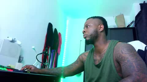 Snapshot of iam_hotbbc chatting on October 7, 2025, 3:25 am Mr H Independent model online show from October 7, 2025, 3:25 am