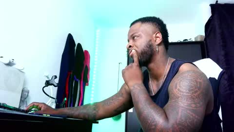 Snapshot of iam_hotbbc chatting on October 24, 2025, 3:25 am Mr H Independent model online show from October 24, 2025, 3:25 am