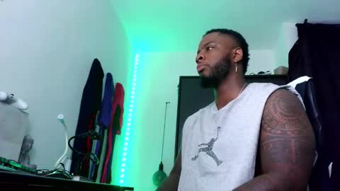 Snapshot of iam_hotbbc chatting on October 27, 2025, 2:04 am Mr H Independent model online show from October 27, 2025, 2:04 am