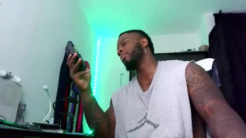 Snapshot of iam_hotbbc chatting on October 28, 2025, 2:37 am Mr H Independent model online show from October 28, 2025, 2:37 am