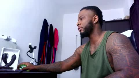 Snapshot of iam_hotbbc chatting on November 4, 2025, 1:27 am Mr H Independent model online show from November 4, 2025, 1:27 am