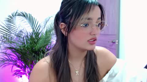 iam_lina online show from March 21, 2026, 7:17 pm