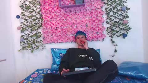 iam_lukas__ online show from September 15, 2025, 7:47 pm