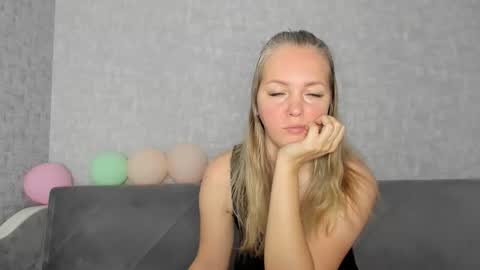 Venus online show from November 9, 2025, 6:44 am