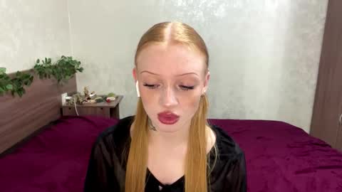 Lylu online show from November 23, 2025, 5:51 am