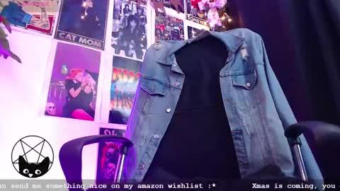 Snapshot of iammari_ chatting on December 18, 2024, 10:35 pm Mari online show from December 18, 2024, 10:35 pm