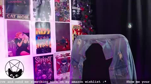 Snapshot of iammari_ chatting on January 1, 2025, 1:47 am Mari online show from January 1, 2025, 1:47 am