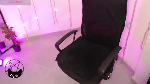 Snapshot of iammari_ chatting on March 4, 2025, 3:00 am Mari online show from March 4, 2025, 3:00 am