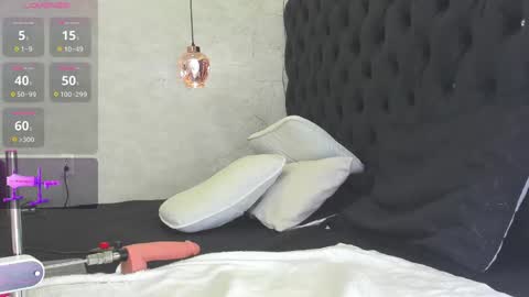 Snapshot of ian_castillo_ chatting on February 13, 2025, 11:17 am IAN CASTILLO online show from February 13, 2025, 11:17 am