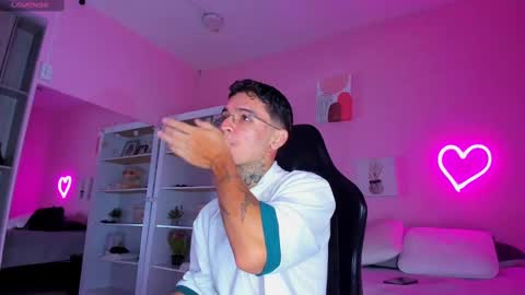 Snapshot of ian_castillo_ chatting on September 10, 2025, 11:10 am IAN CASTILLO online show from September 10, 2025, 11:10 am