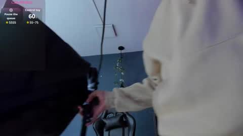 Snapshot of ian_castillo_ chatting on September 30, 2025, 11:26 am IAN CASTILLO online show from September 30, 2025, 11:26 am