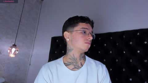 Snapshot of ian_castillo_ chatting on October 1, 2025, 11:16 am IAN CASTILLO online show from October 1, 2025, 11:16 am