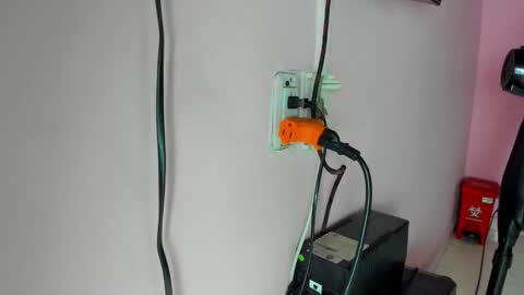 Snapshot of ian_castillo_ chatting on December 15, 2025, 11:14 am IAN CASTILLO online show from December 15, 2025, 11:14 am