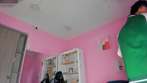 Snapshot of ian_castillo_ chatting on December 17, 2025, 11:16 am IAN CASTILLO online show from December 17, 2025, 11:16 am