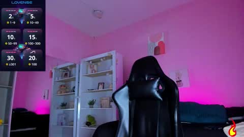 Snapshot of ian_castillo_ chatting on December 19, 2025, 11:17 am IAN CASTILLO online show from December 19, 2025, 11:17 am