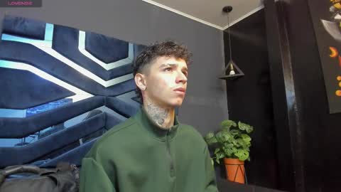 Snapshot of ian_castillo_ chatting on January 13, 2026, 11:15 am IAN CASTILLO online show from January 13, 2026, 11:15 am