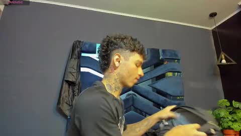 Snapshot of ian_castillo_ chatting on January 14, 2026, 11:16 am IAN CASTILLO online show from January 14, 2026, 11:16 am