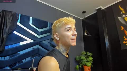 Snapshot of ian_castillo_ chatting on January 19, 2026, 11:14 am IAN CASTILLO online show from January 19, 2026, 11:14 am