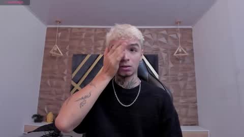 Snapshot of ian_castillo_ chatting on February 6, 2026, 11:24 am IAN CASTILLO online show from February 6, 2026, 11:24 am