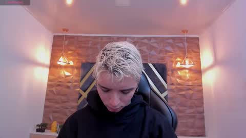 Snapshot of ian_castillo_ chatting on February 19, 2026, 11:17 am IAN CASTILLO online show from February 19, 2026, 11:17 am