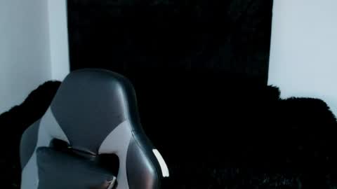 Ian Davis online show from April 8, 2026, 12:43 am