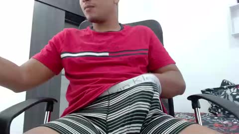 Snapshot of ian_taylor_xxx chatting on December 3, 2024, 9:12 pm ian_taylor_xxx online show from December 3, 2024, 9:12 pm