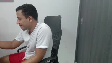 Snapshot of ian_taylor_xxx chatting on January 26, 2025, 1:36 pm ian_taylor_xxx online show from January 26, 2025, 1:36 pm