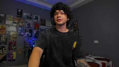 Snapshot of ian_versace chatting on November 16, 2025, 8:25 pm Andres online show from November 16, 2025, 8:25 pm