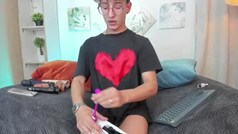 ian  online show from November 2, 2025, 2:47 am