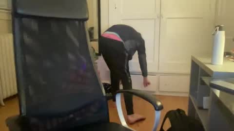 Snapshot of ibqbltiztyqq chatting on November 7, 2025, 7:19 am John online show from November 7, 2025, 7:19 am