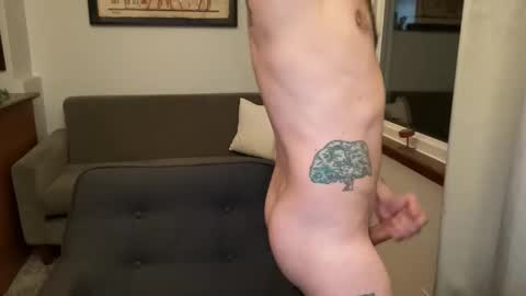 Snapshot of icculus423 chatting on April 7, 2026, 4:24 am icculus423 online show from April 7, 2026, 4:24 am