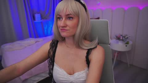 ice_kitty online show from December 22, 2024, 5:12 am