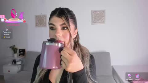 ice_y_abigail online show from December 3, 2025, 12:14 pm