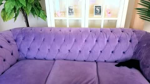 Danielle online show from April 18, 2026, 12:53 pm