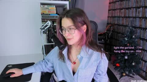 Julia online show from December 30, 2024, 6:05 pm