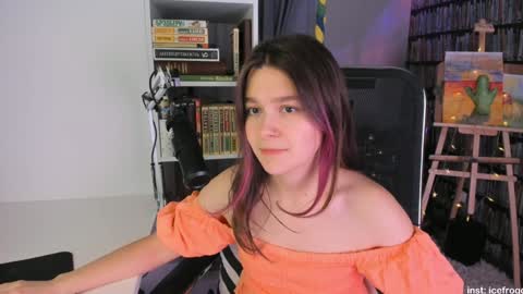 Julia online show from February 1, 2025, 9:29 pm