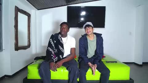 THOMAS AND DAMIAND online show from November 1, 2025, 12:18 pm