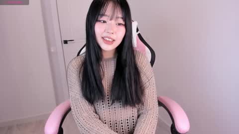 Snapshot of ichigo_o chatting on December 20, 2024, 6:29 am Hitomi online show from December 20, 2024, 6:29 am