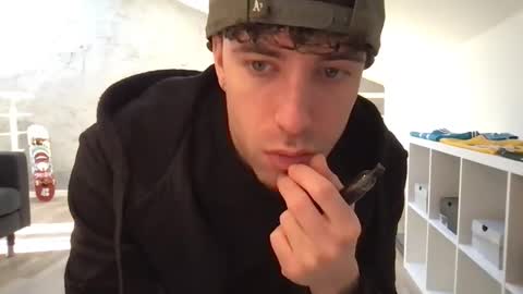 Snapshot of icyninesix chatting on December 26, 2024, 2:59 pm icyninesix online show from December 26, 2024, 2:59 pm