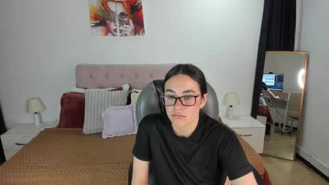 Icy online show from November 2, 2025, 11:07 pm